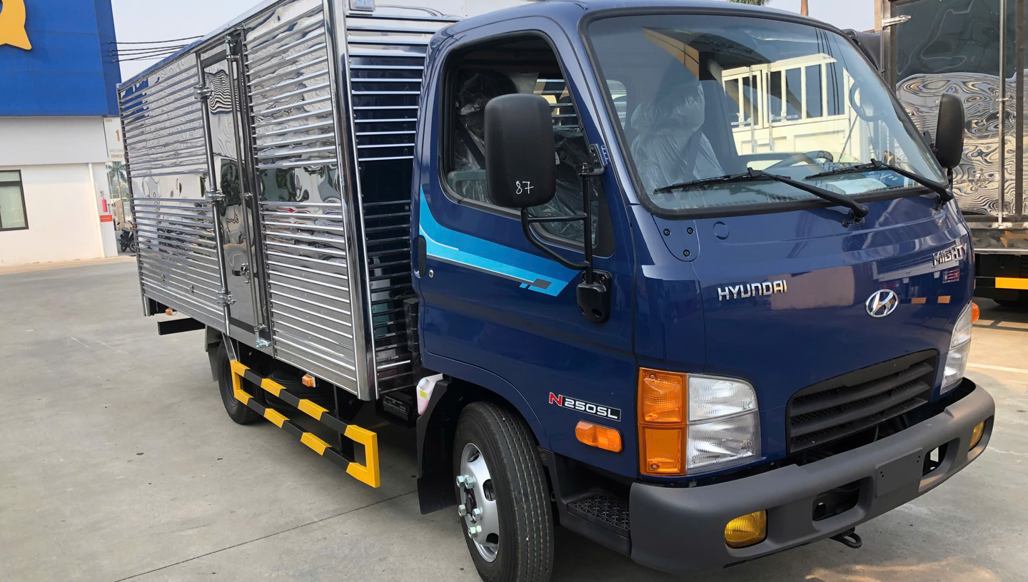 Hyundai New Mighty N250SL- Thùng Kín Inox