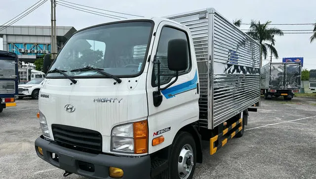 Hyundai New Mighty N250SL- Thùng Kín Inox