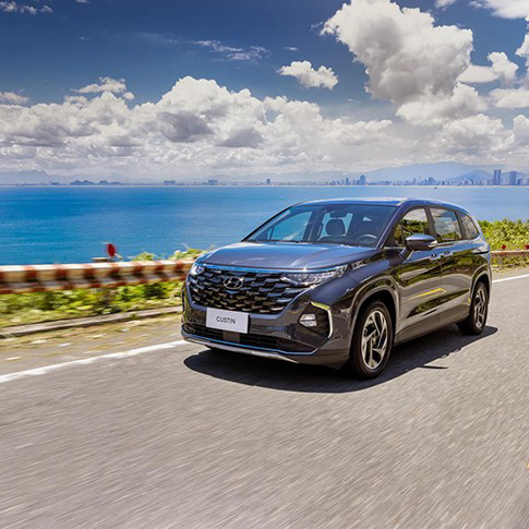 Giá xe Hyundai Custin mới nhất tháng 12/2025