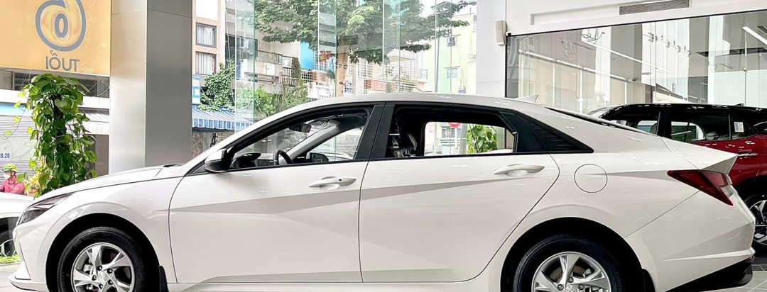 Hyundai Elantra 1.6 AT Tiêu Chuẩn