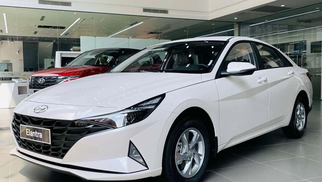 Hyundai Elantra 1.6 AT Tiêu Chuẩn