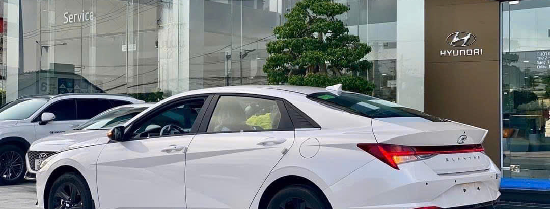 Hyunndai Elantra 1.6 AT Đặc Biệt