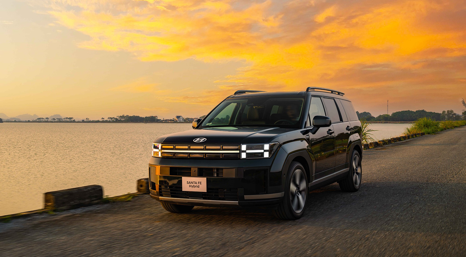 SUV gia đình 7 chỗ tầm giá 1 tỷ đồng: Vì sao Santa Fe là lựa chọn cân bằng nhất?