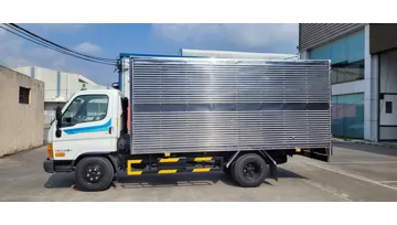 Hyundai Mighty N550LA Thùng Kín Euro 5 - Tải 2,5 tấn Thùng 4,5m cao 1,9m