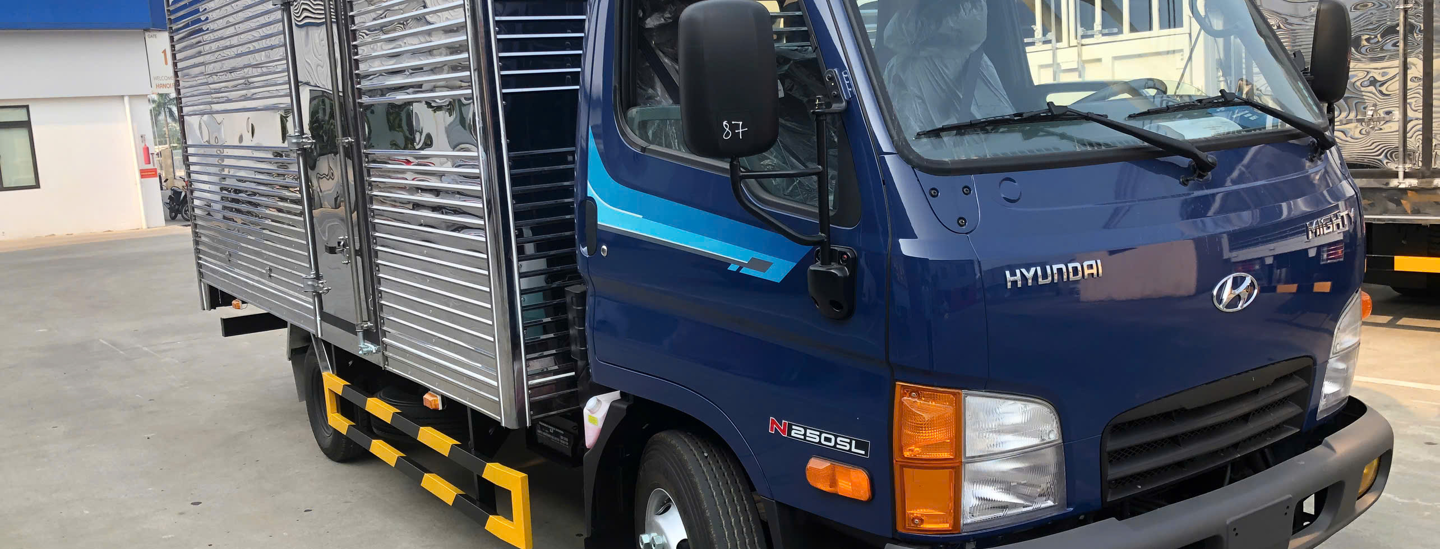 Hyundai New Mighty N250SL- Thùng Kín Inox