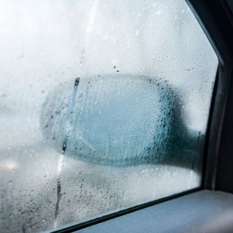 Những giải pháp xử lý rắc rối trong mùa nồm ẩm trên xe ô tô