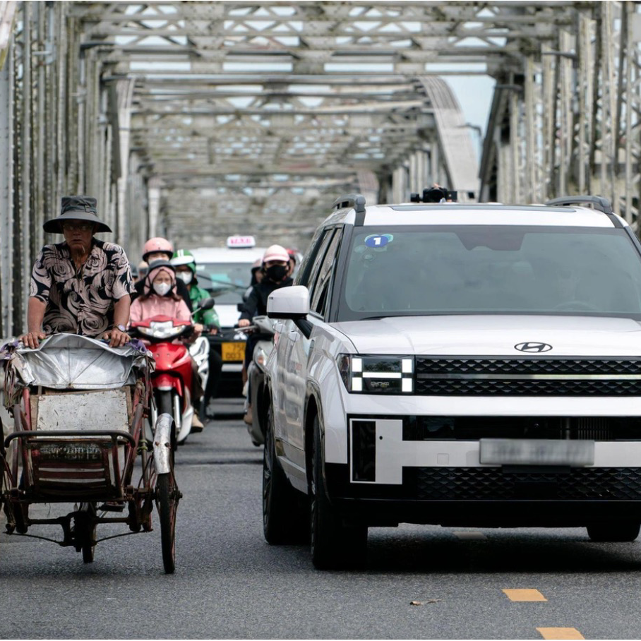 Santa Fe – SUV hạng D nhưng giá khởi điểm chỉ ngang xe hạng C trong tháng 8