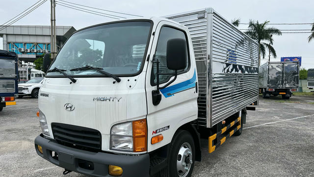 Hyundai New Mighty N250SL- Thùng Kín Inox
