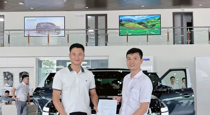 CHÚC MỪNG NHỮNG KHÁCH HÀNG ĐẦU TIÊN ĐẶT CỌC HYUNDAI PALISADE HYBRID 2026 TẠI HYUNDAI VĨNH YÊN!