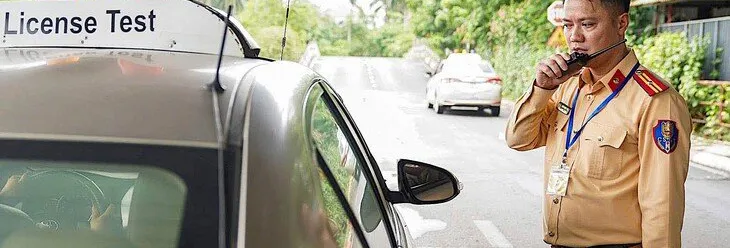 Thi bằng lái ô tô vì sao có người trượt tới 18 lần?