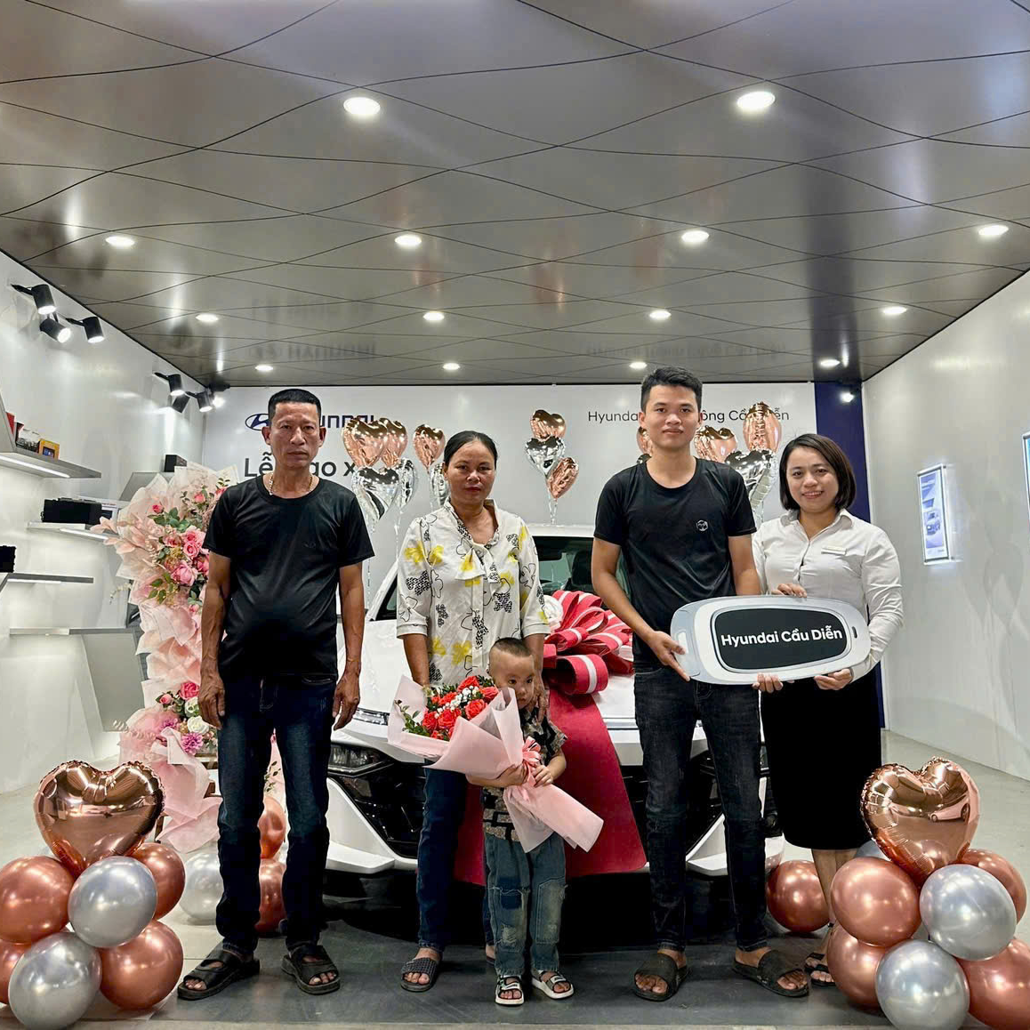 Niềm Vui Giao Xe Mới – Câu Chuyện Hạnh Phúc Của Khách Hàng