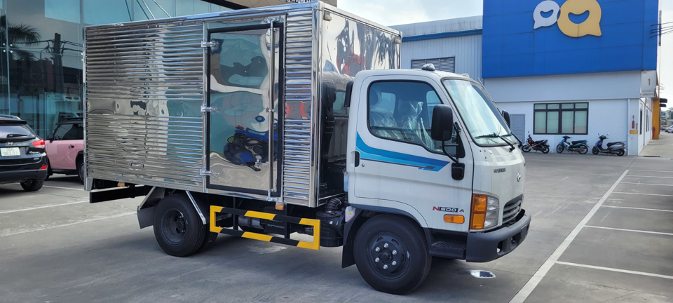Hyundai Mighty N500A thùng kín tải 1.95T thùng dài 3,65m