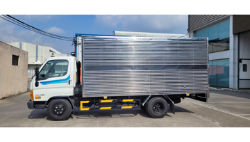 Hyundai Mighty N550LA Thùng Kín Euro 5 - Tải 2,5 tấn Thùng 4,5m cao 1,9m