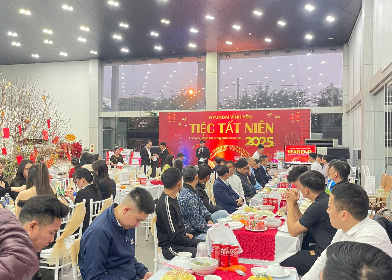 Cuộc 'đại phẫu' hồi sinh hàng trăm ô tô chết lâm sàng sau lũ